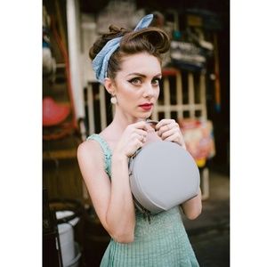 Crossbody Macaron Bag - Handmade (dove grey)